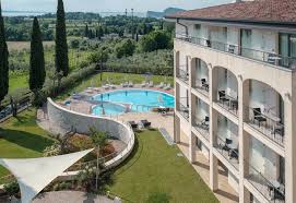 Hotels & Villas